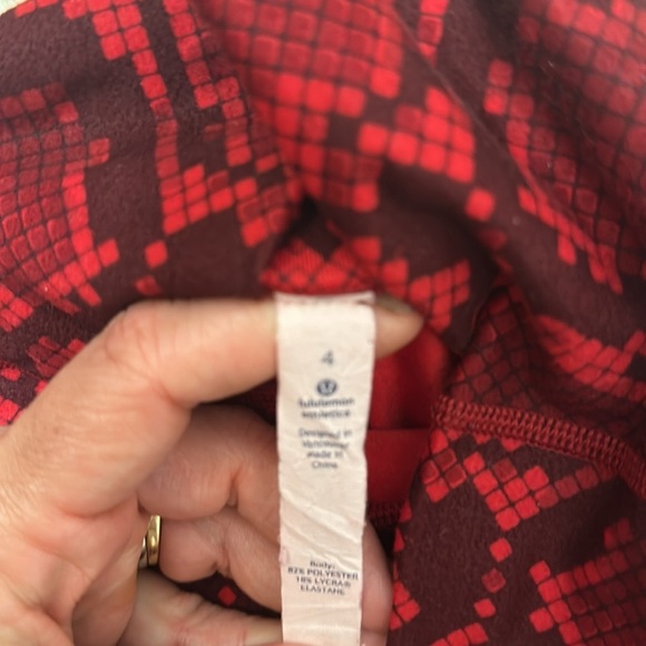 Red Snake print Lululemon Leggings Size 4​ - Picture 2 of 3